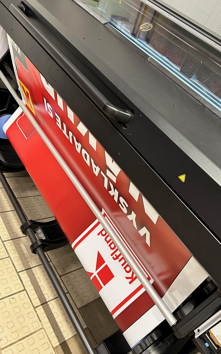 Veľkoformátová tlačiareň v prevádzke Thrillidea